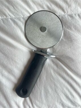 OXO Good Grips Stainless Steel Pizza Cutter with Black Handle 4”